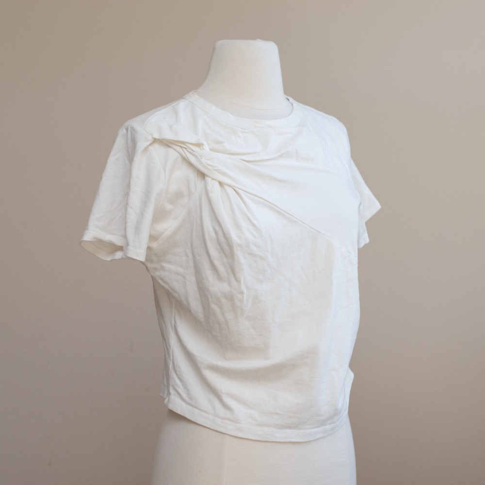 Chic White Short Sleeve Women's Cropped T-Shirt - Picture 2 of 9
